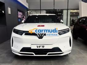 VinFast VF9 2025