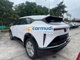 VinFast VF7 Base 2025