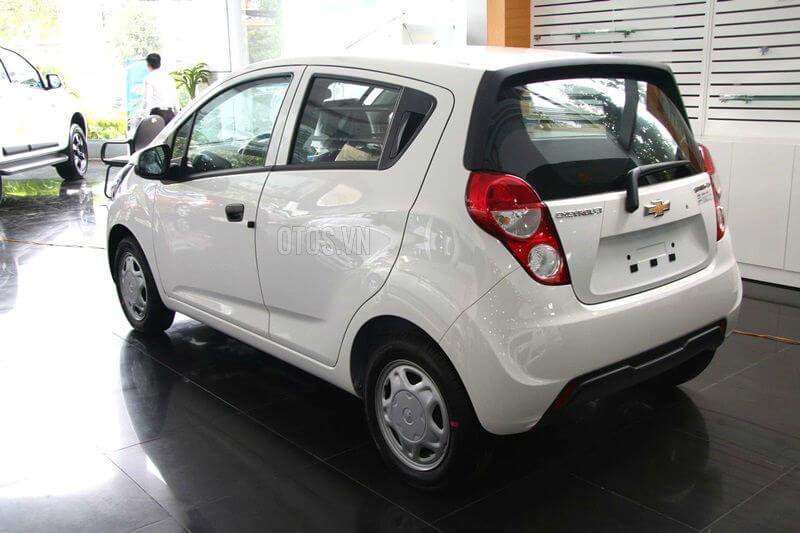Chọn xe kinh doanh taxi Uber, Chevrolet Spark có tốt không?