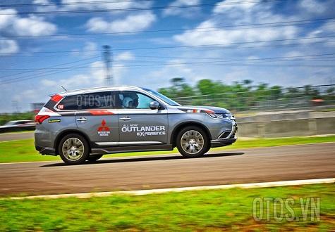 Cận cảnh Mitsubishi Outlander 2016 vừa ra mắt tại Việt Nam