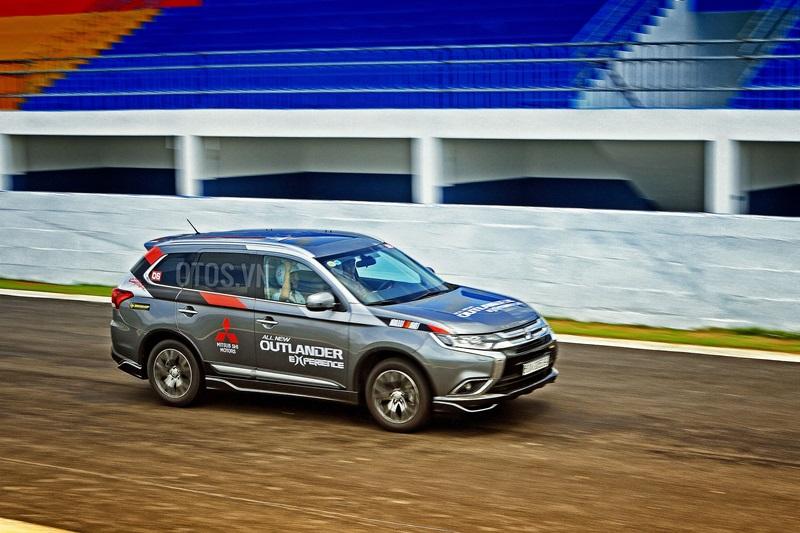 Mitsubishi Outlander 2016 - 15