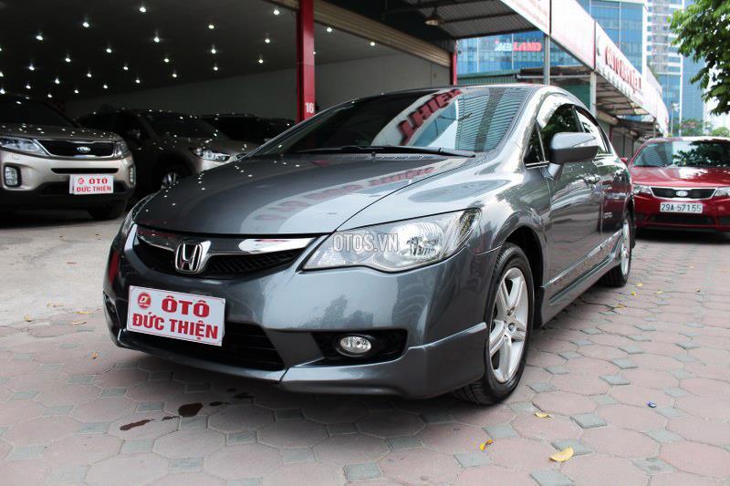 Nên mua Honda Civic 2.0 đời 2010 hay Hyundai Grand i10 mới?