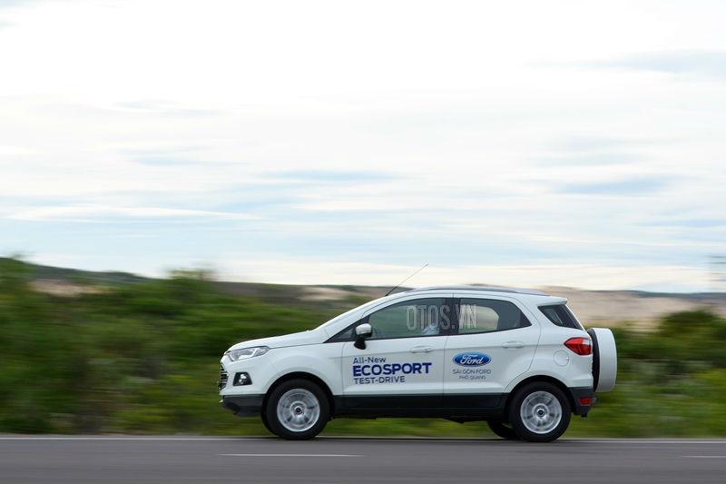 Nên mua Hyundai i20 Active hay Ford Ecosport với 700 triệu đồng?