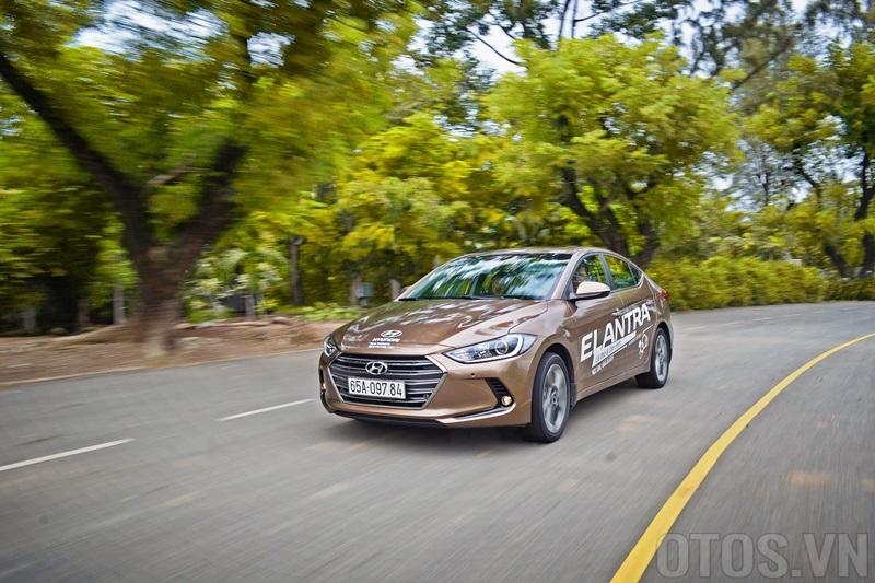 Trải nghiệm Hyundai Elantra 2016: Chiếc sedan lịch lãm, thể thao