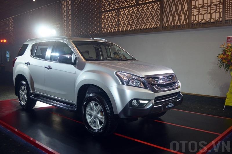 Nên mua Toyota Fortuner cũ hay Isuzu mu-X mới ra mắt?