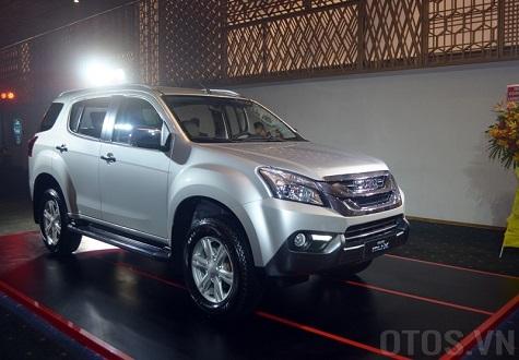 Nên mua Toyota Fortuner cũ hay Isuzu mu-X mới ra mắt?