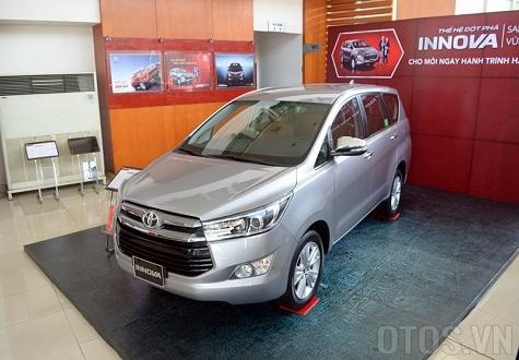 Toyota Innova có gì vượt trội hơn Kia Rondo?