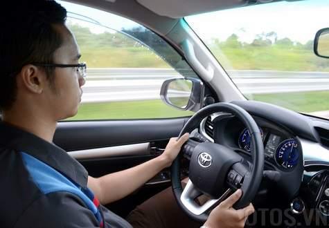 Những kinh nghiệm khi lái ô tô mà tài xế Việt cần nắm