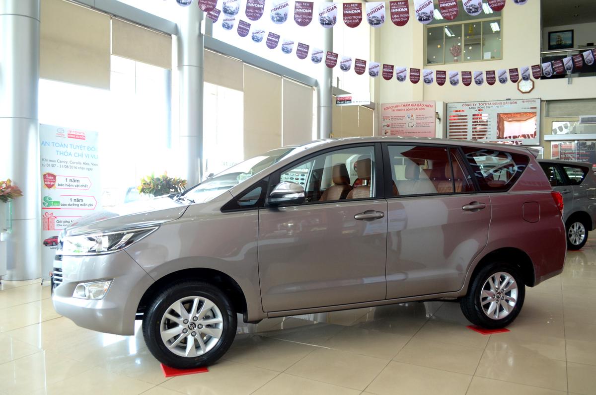 800 triệu đồng, nên mua xe cũ hay xe mới?