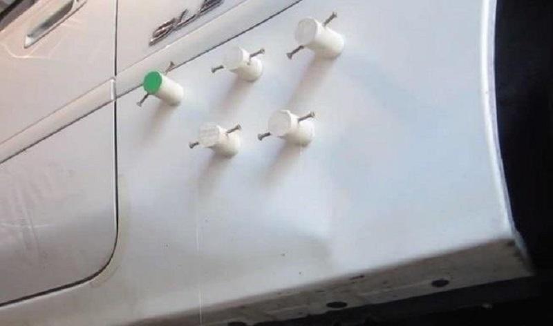 3 cách tự xử lý vết móp, lõm trên thân xe ô tô 