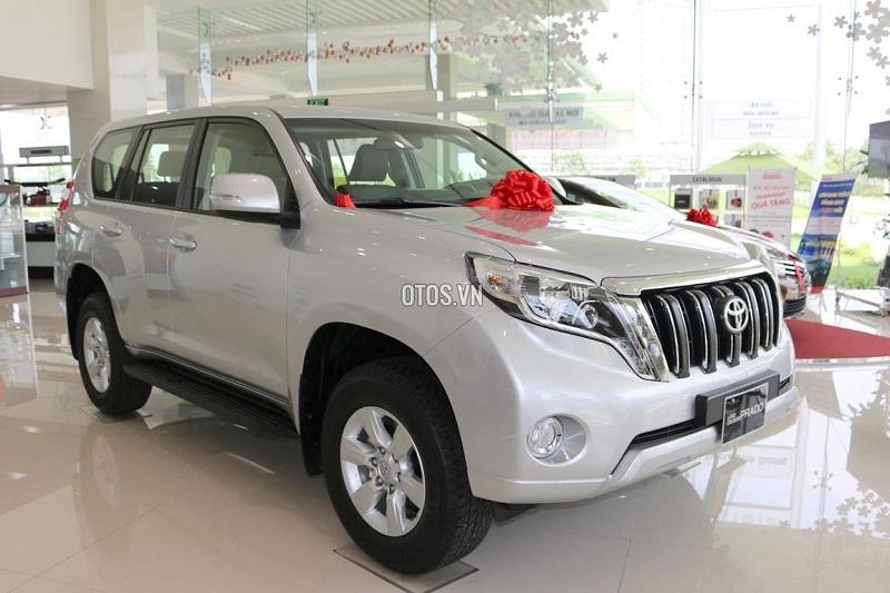 Mua Toyota Land Cruiser Prado hay chờ đặt hàng Ford Explorer 2017?