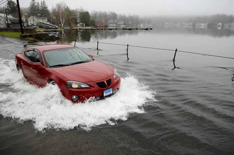 Làm thế nào để khởi động xe khi bị ngập nước, thủy kích?