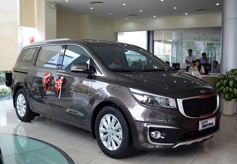 Nên mua Kia Sedona 2015 cũ giá gần 1,2 tỷ đồng hay Toyota Innova mới?