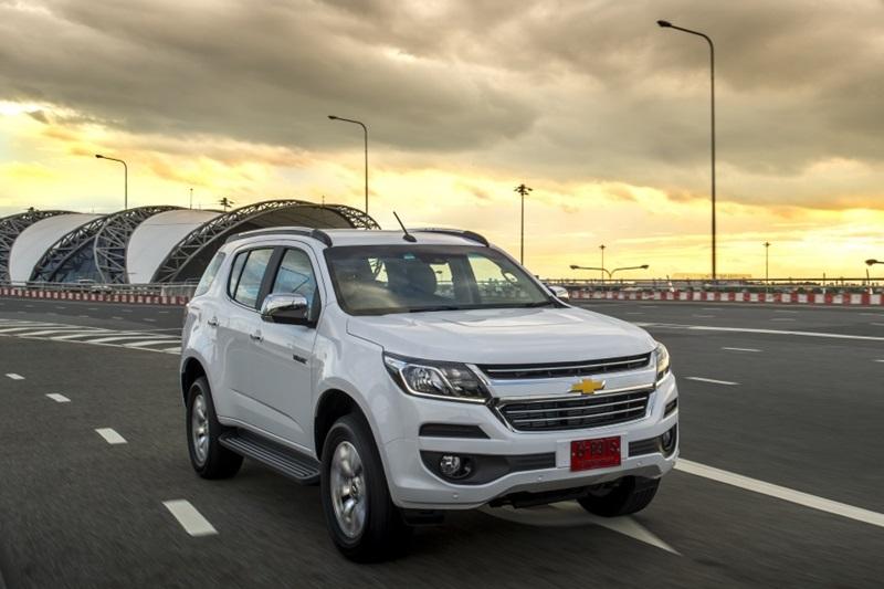 Nên mua Chevrolet Captiva Revv hay chờ mua Chevrolet Trailblazer?