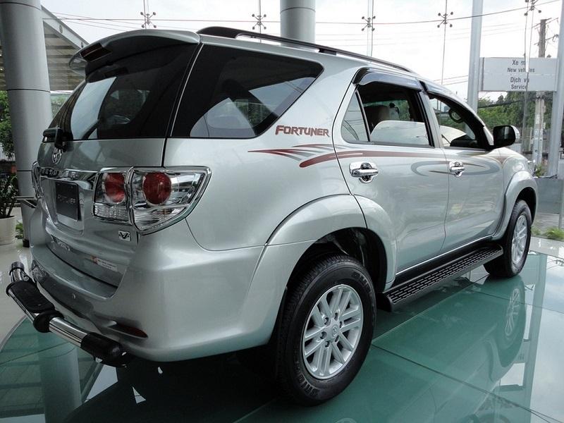 Xe Toyota Fortuner lắp thêm cản sau có đăng kiểm được không?