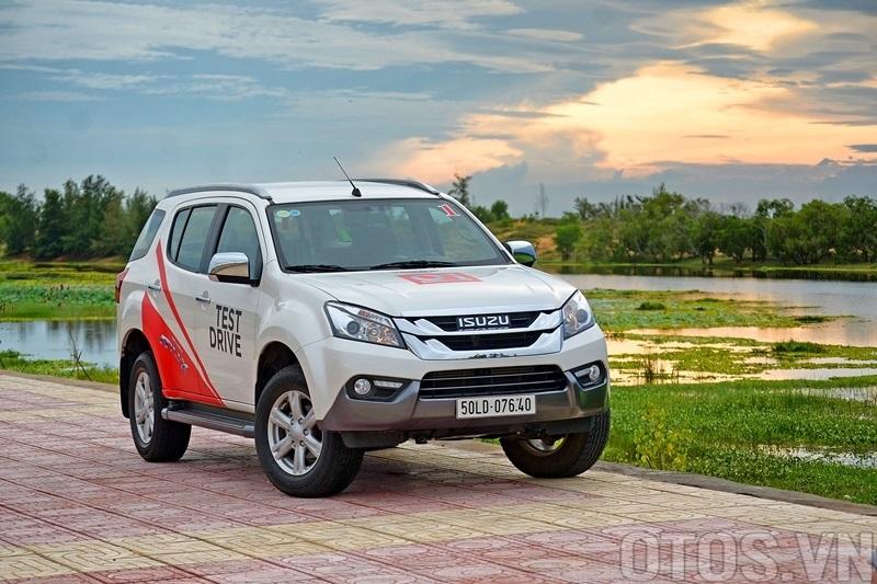 1 tỷ đồng đã tính phí lăn bánh mua được xe 7 chỗ nào