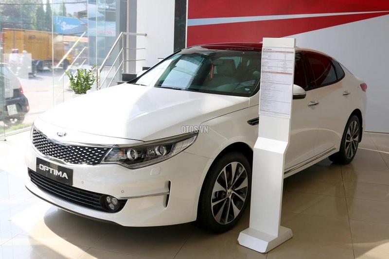 880 triệu đồng, nên mua Kia Optima 2.0 ATH hay Toyota Corolla Altis 2.0V CVT?