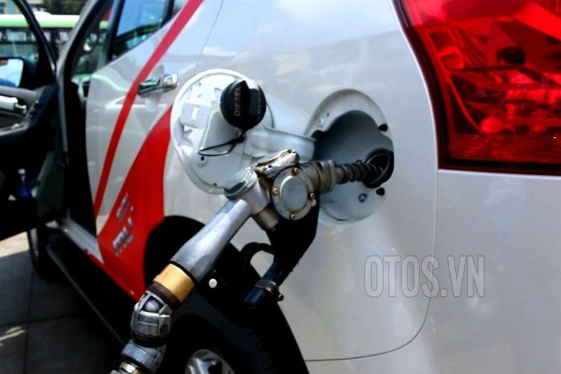 8 tuyệt chiêu giúp bạn lái xe tiết kiệm nhiên liệu