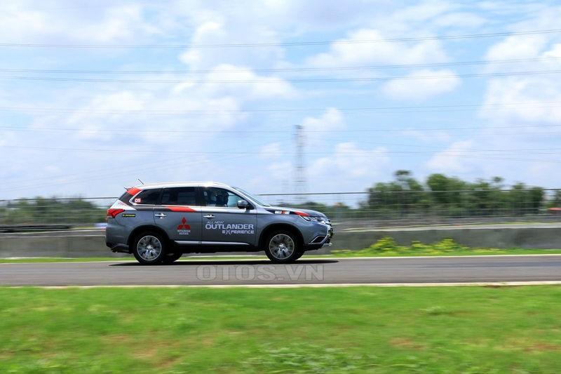 8 tuyệt chiêu giúp bạn lái xe tiết kiệm nhiên liệu