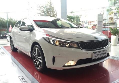 Khoảng 700 triệu đồng, nên mua Kia Cerato Hatchback hay Ford Focus Trend mới?