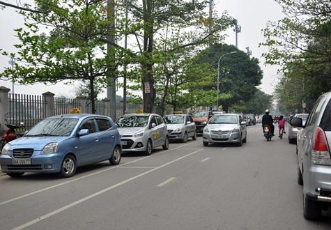 Ô tô không được phép dừng xe, đỗ xe trong trường hợp nào?