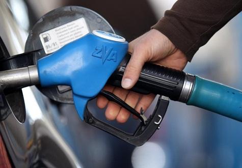 Cách loại bỏ nước trong bình xăng ô tô