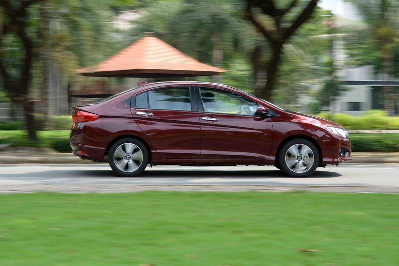 9 lỗi vi phạm bị phạt từ 800.000 đồng đến 1.2 triệu đồng lái xe cần chú ý