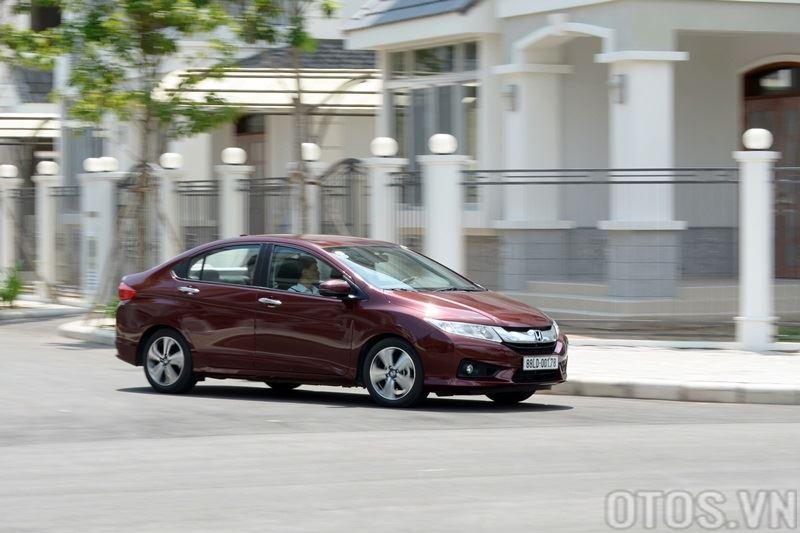 600 triệu đồng, mua Honda City mới hay Honda Civic cũ đời 2012?
