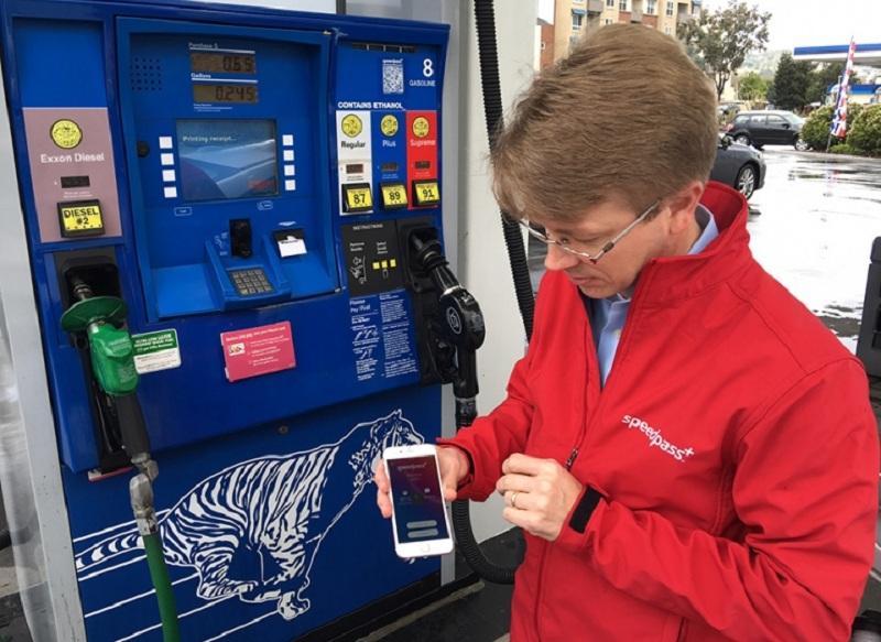 Quên tắt máy khi đang đổ xăng có thể dẫn đến cháy nổ?