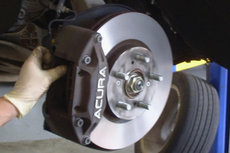 Kiểm tra hệ thống phanh cần lưu ý những gì?