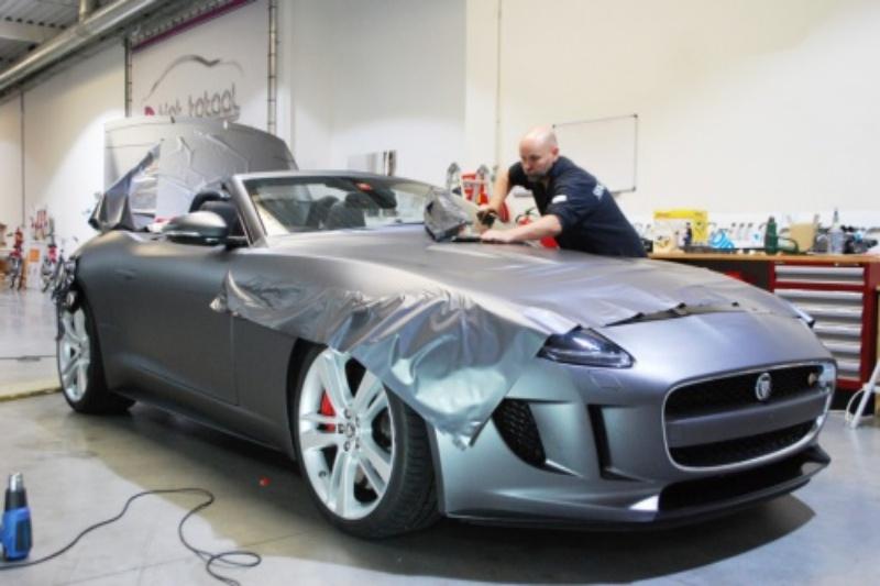 Làm gì để bảo vệ “xế yêu” mùa mưa bão?