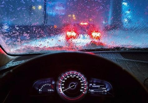 5 kinh nghiệm vàng khi lái xe mùa mưa bão