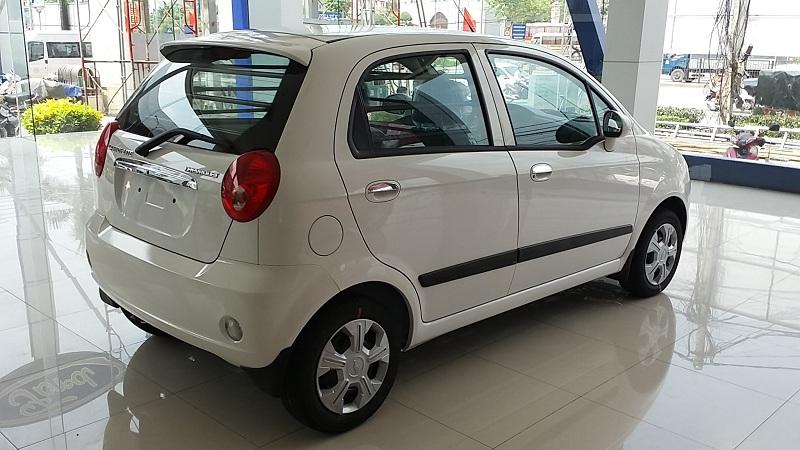 Lắp thêm ghế, chở thêm người phía sau xe Van có bị phạt?