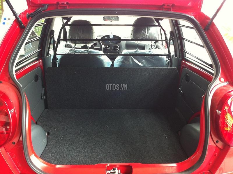 Lắp thêm ghế, chở thêm người phía sau xe Van có bị phạt?