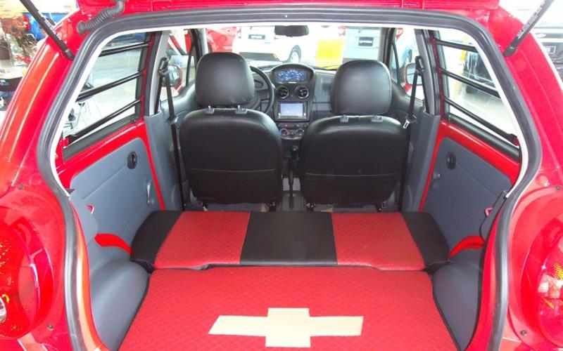 Lắp thêm ghế, chở thêm người phía sau xe Van có bị phạt?