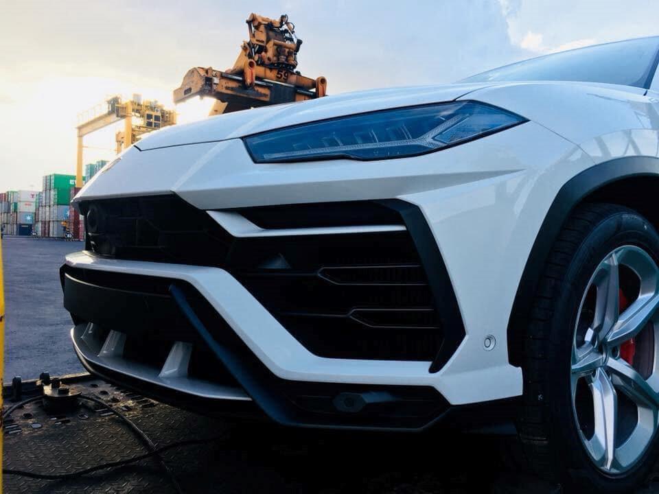 thiết kế đầu xe Lamborghini Urus