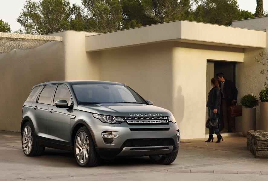 Discovery Sport thuộc dòng sản phẩm Discovery mang trong mình gen Offroad đặc trưng của gia đình Land Rover