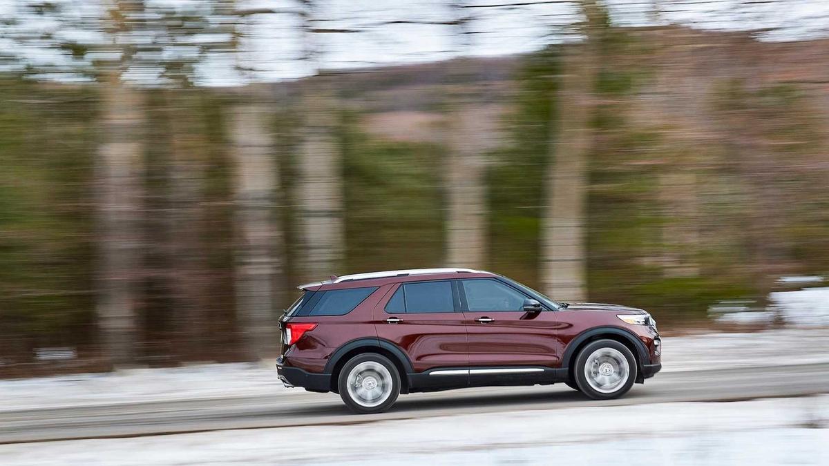 Bên hông chiếc Ford Explorer thế hệ mới