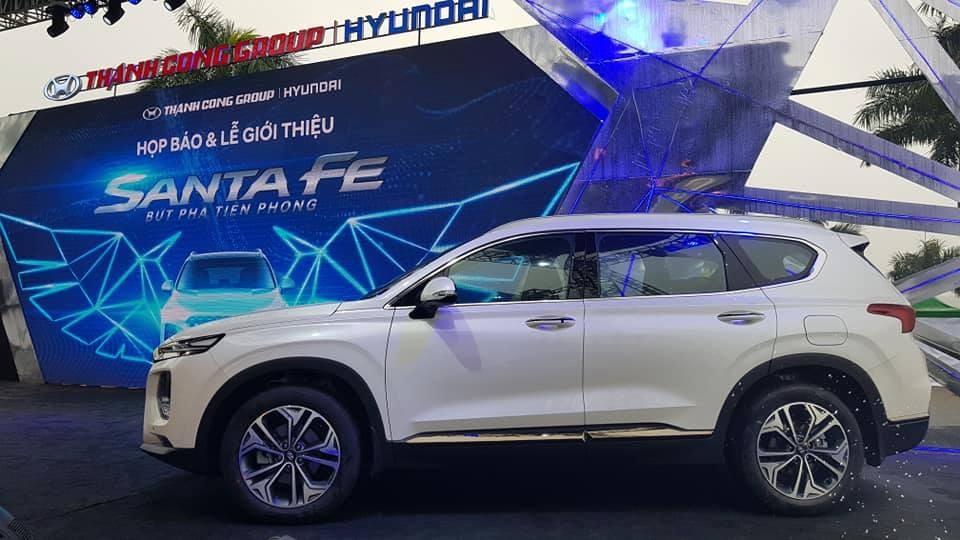 Thân xe Hyundai SantaFe mới