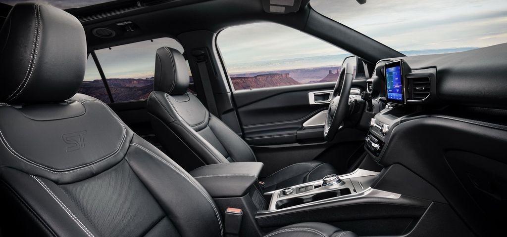Tổng thể nội thất xe Ford Explorer ST