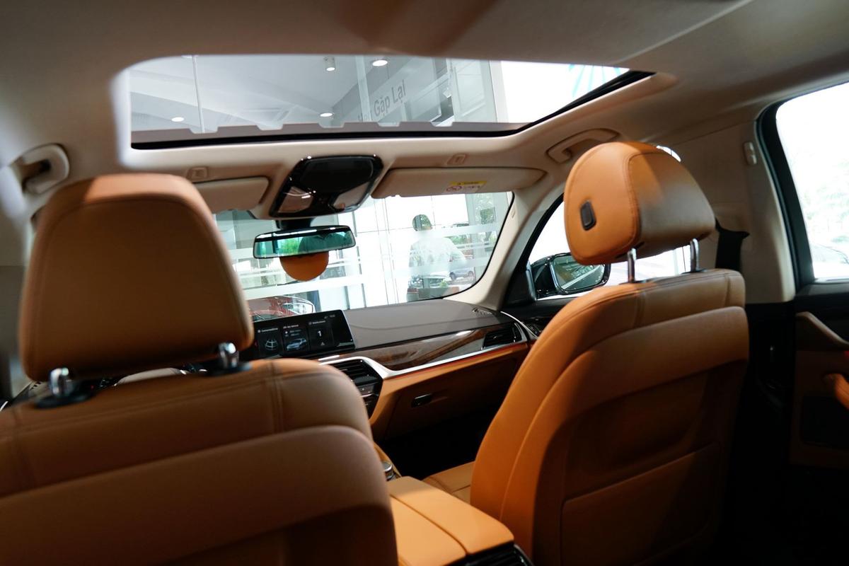 Mặt sau ghế trước xe BMW 5-Series 2019 | Carmudi.vn
