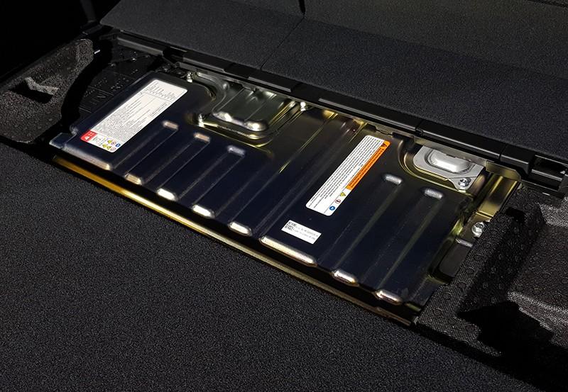 Hệ thống pin được bố trí khoan hành lý phía sau