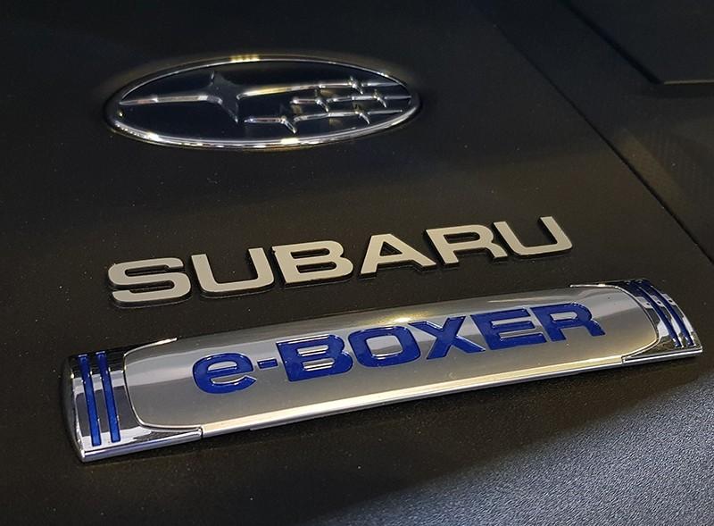 Logo được đính trên máy xe