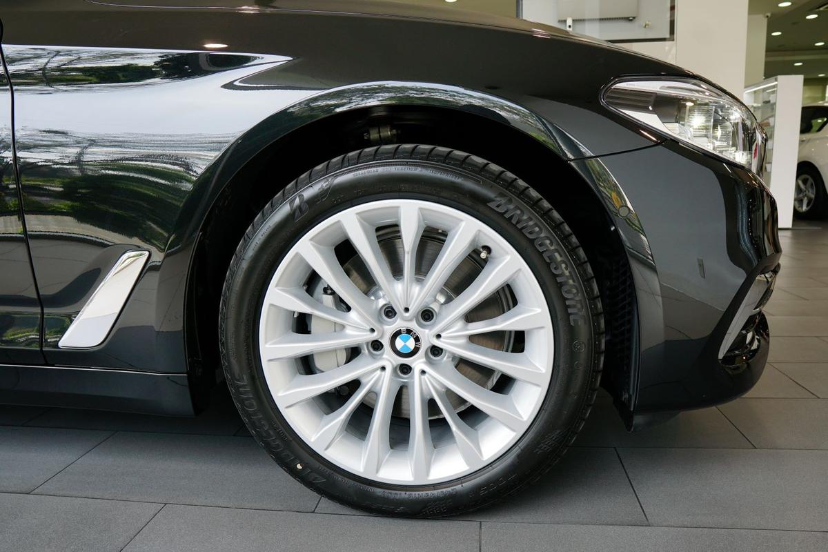 Bánh mâm hợp kim có thiết kế đa nan | Carmudi.vn