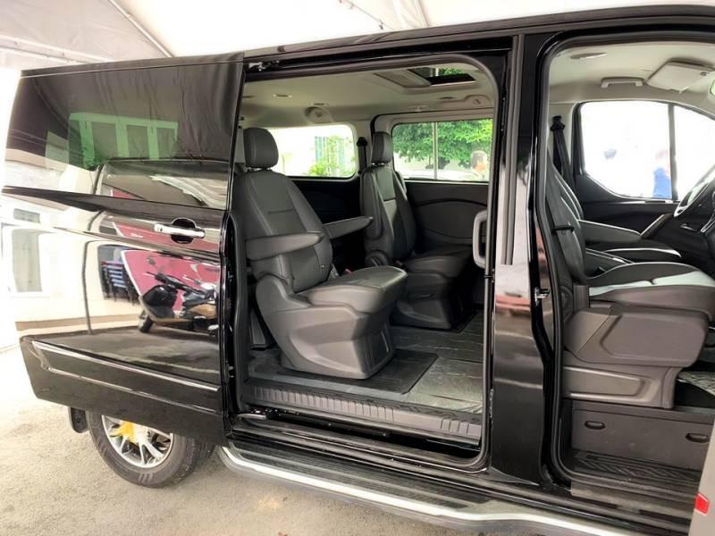 không gian bên trong xe Ford Tourneo 2019