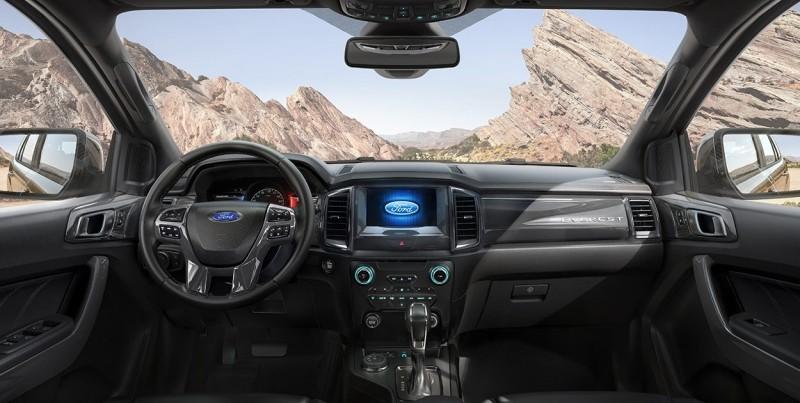 nội thất xe Ford Everest 2018