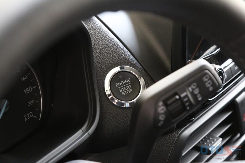 Cận cảnh phiên bản facelift Ford EcoSport 2018 mẫu Urban SUV bán chạy nhất tại Việt Nam.