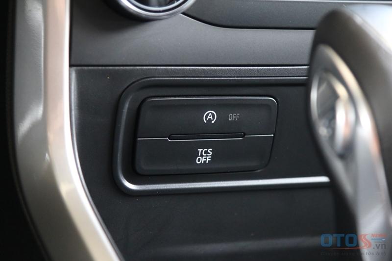 Cận cảnh phiên bản facelift Ford EcoSport 2018 mẫu Urban SUV bán chạy nhất tại Việt Nam.