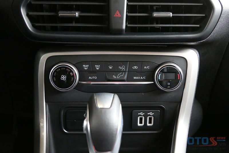 Cận cảnh phiên bản facelift Ford EcoSport 2018 mẫu Urban SUV bán chạy nhất tại Việt Nam.