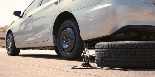 Đặt lốp dưới gầm xe